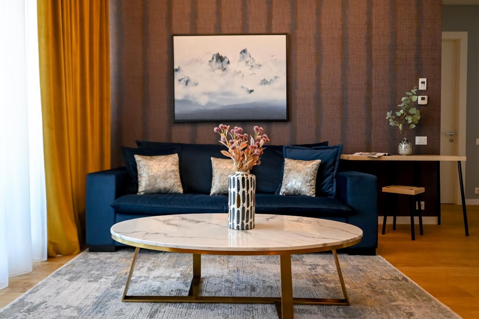 One Verdi Park Exclusive Apartments - Panoramic View & Private Parking 布加勒斯特 外观 照片