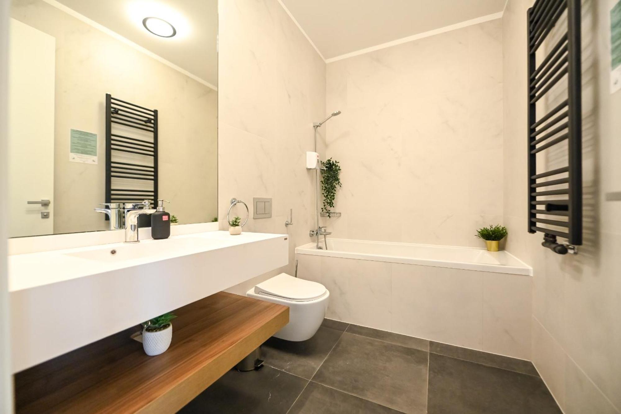 One Verdi Park Exclusive Apartments - Panoramic View & Private Parking 布加勒斯特 外观 照片