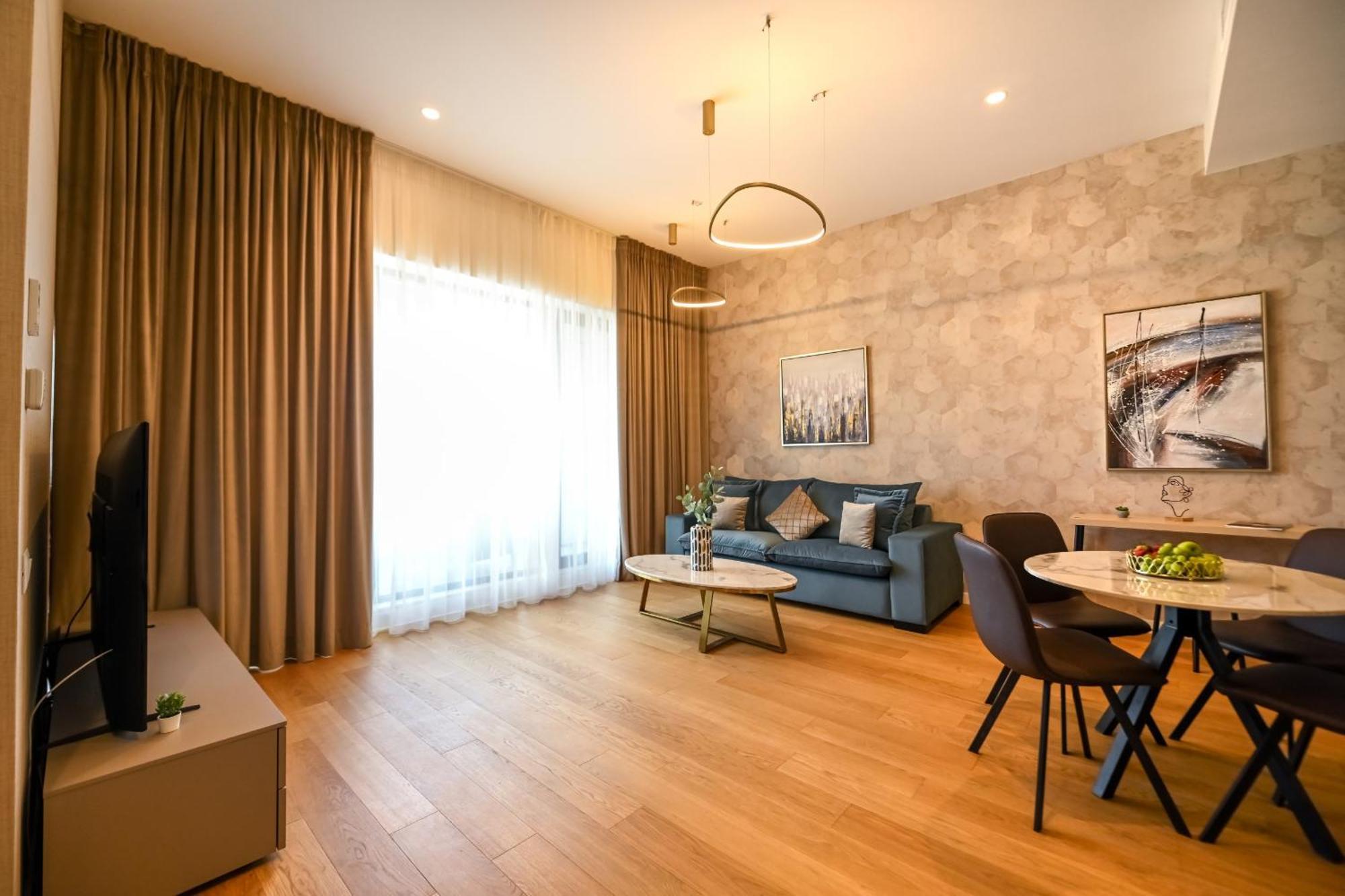 One Verdi Park Exclusive Apartments - Panoramic View & Private Parking 布加勒斯特 外观 照片