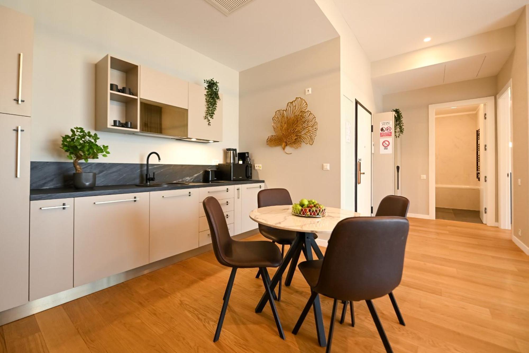 One Verdi Park Exclusive Apartments - Panoramic View & Private Parking 布加勒斯特 客房 照片