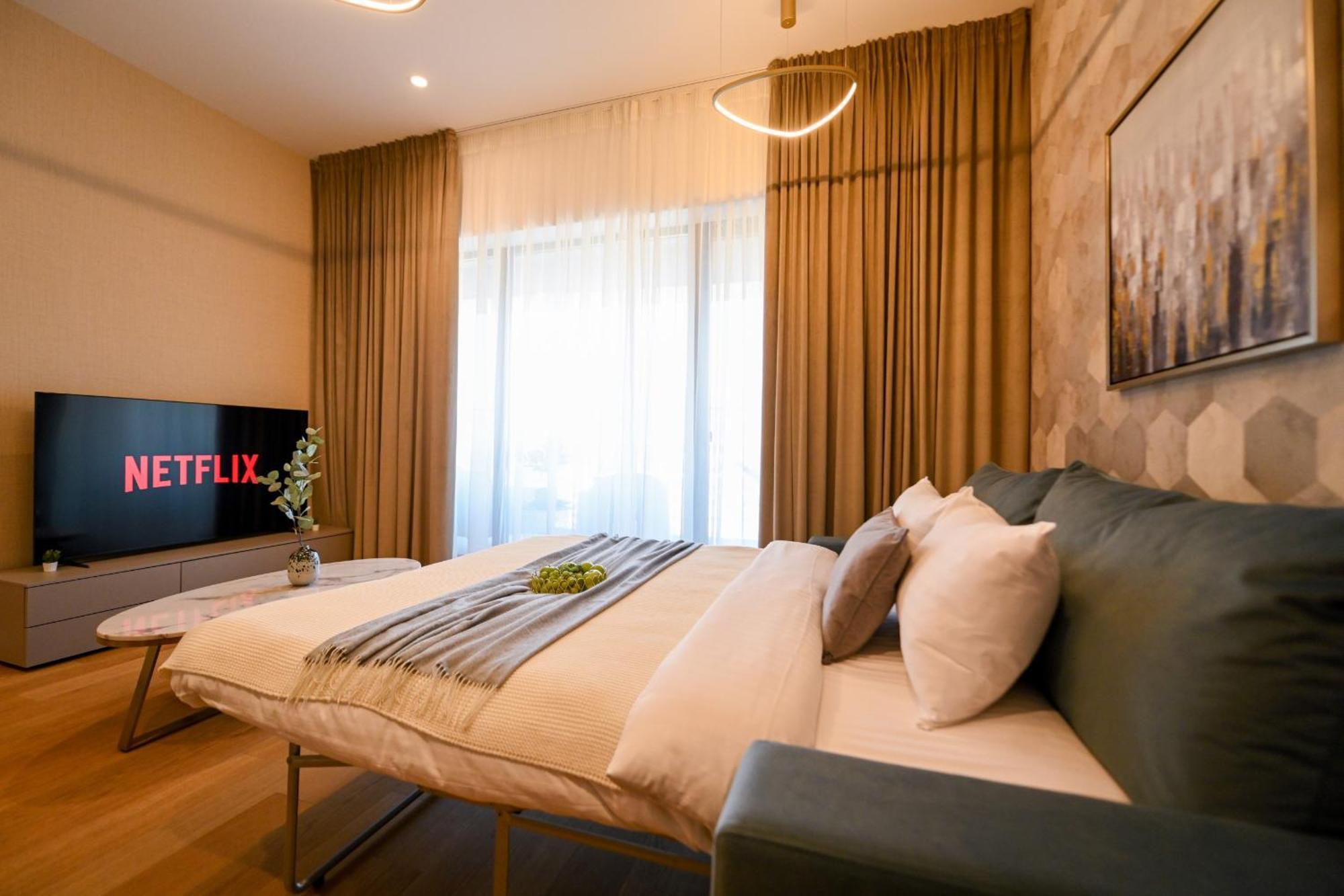 One Verdi Park Exclusive Apartments - Panoramic View & Private Parking 布加勒斯特 客房 照片