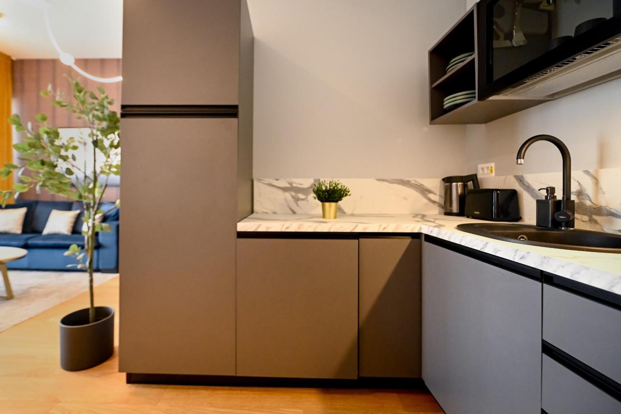 One Verdi Park Exclusive Apartments - Panoramic View & Private Parking 布加勒斯特 客房 照片