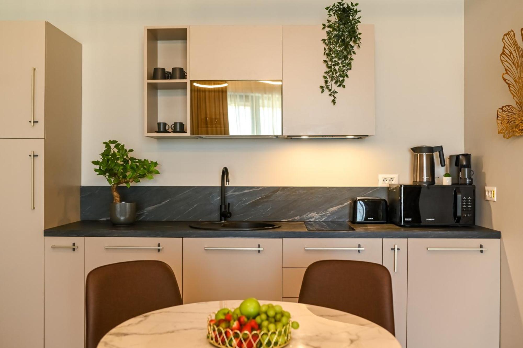 One Verdi Park Exclusive Apartments - Panoramic View & Private Parking 布加勒斯特 客房 照片