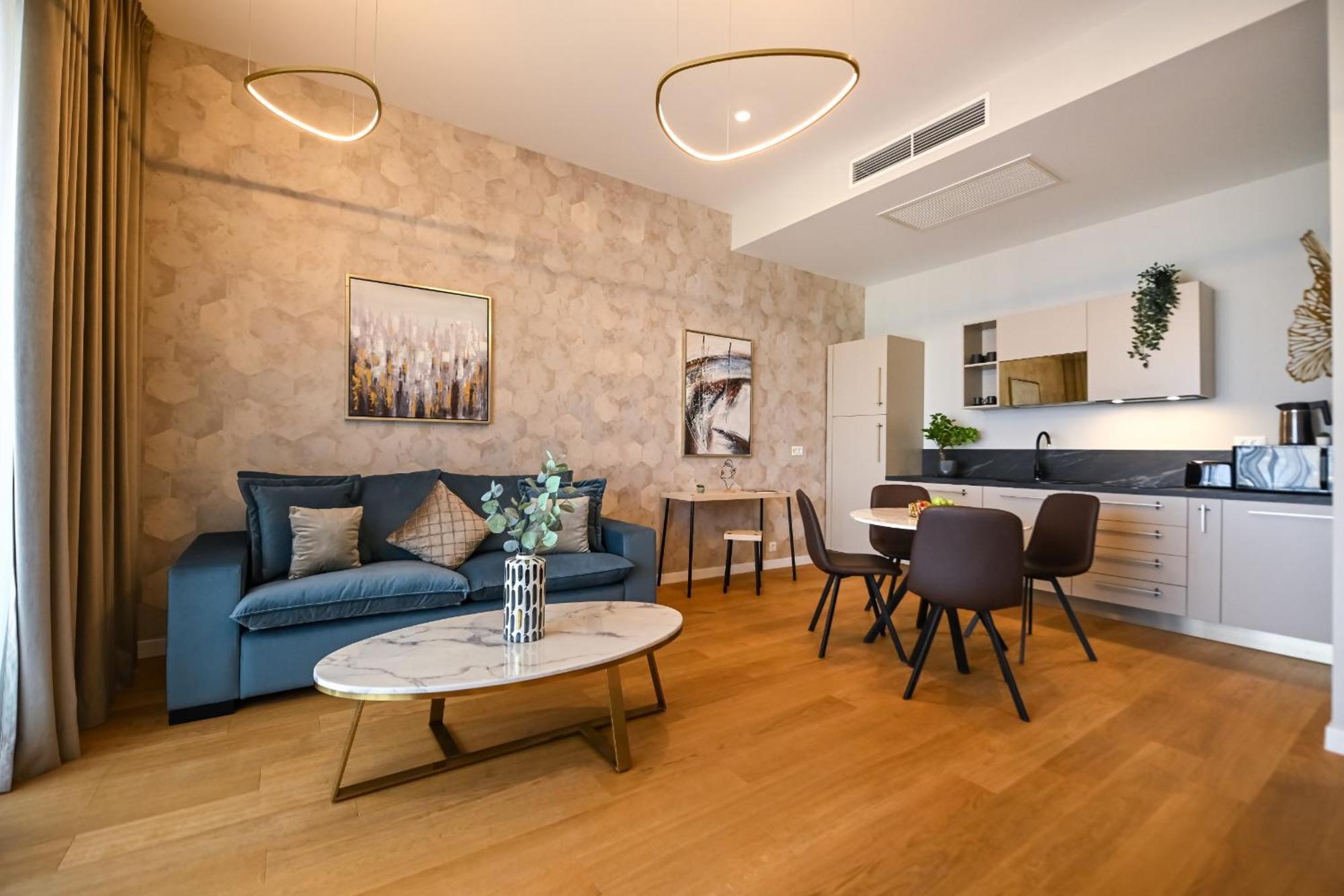One Verdi Park Exclusive Apartments - Panoramic View & Private Parking 布加勒斯特 客房 照片
