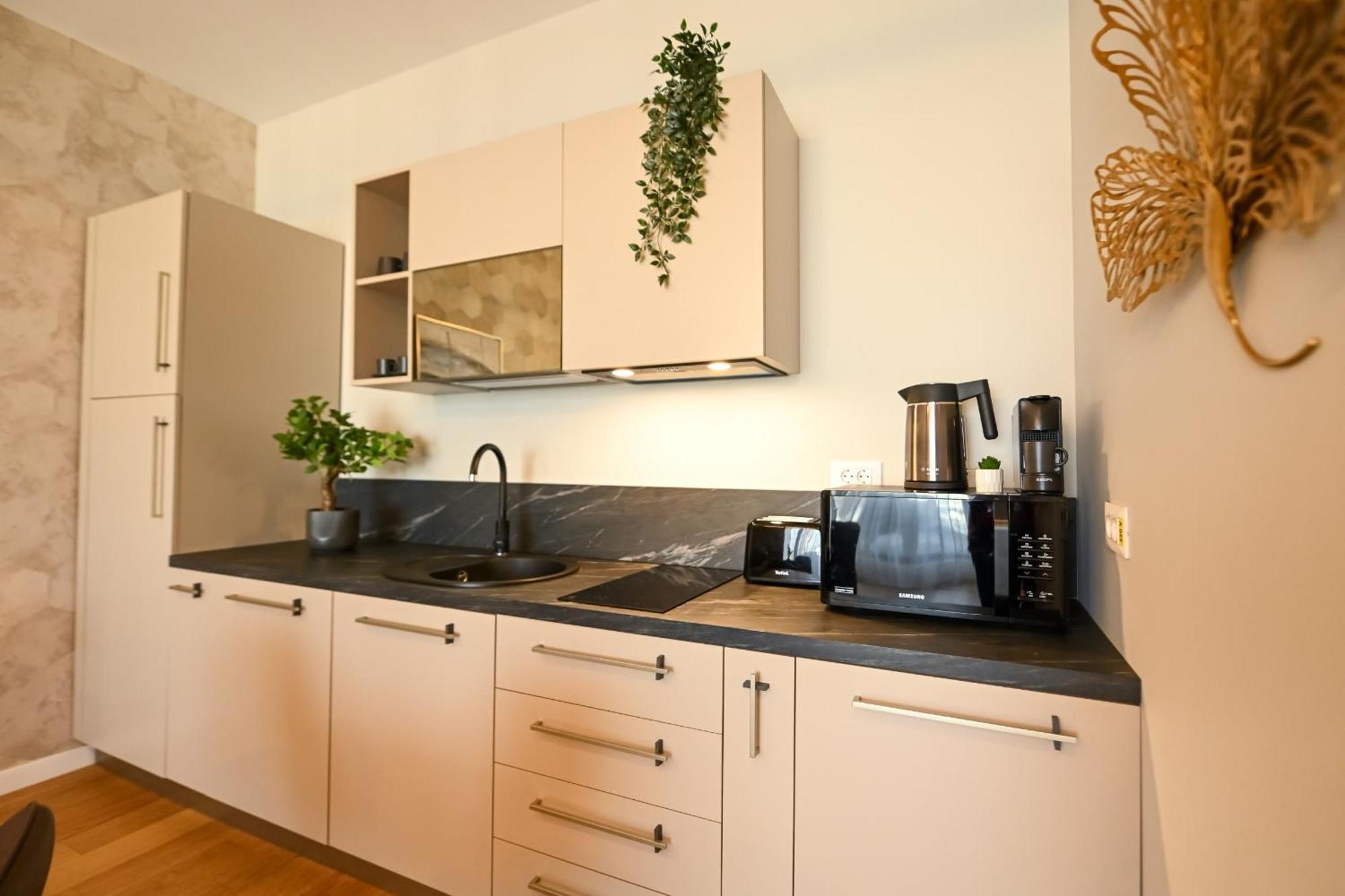 One Verdi Park Exclusive Apartments - Panoramic View & Private Parking 布加勒斯特 客房 照片