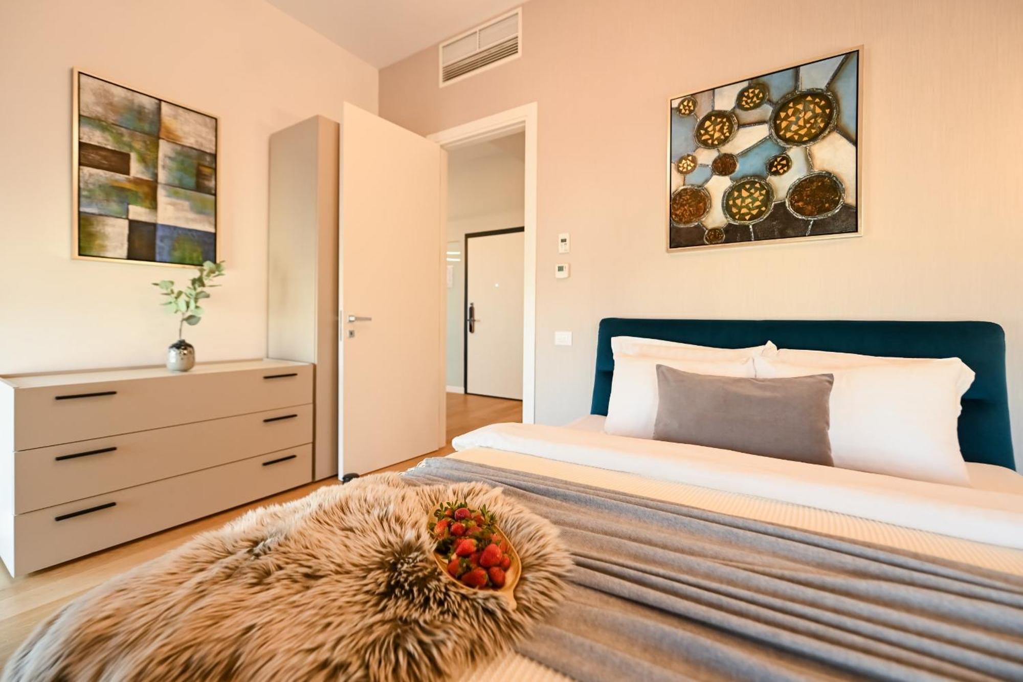 One Verdi Park Exclusive Apartments - Panoramic View & Private Parking 布加勒斯特 客房 照片