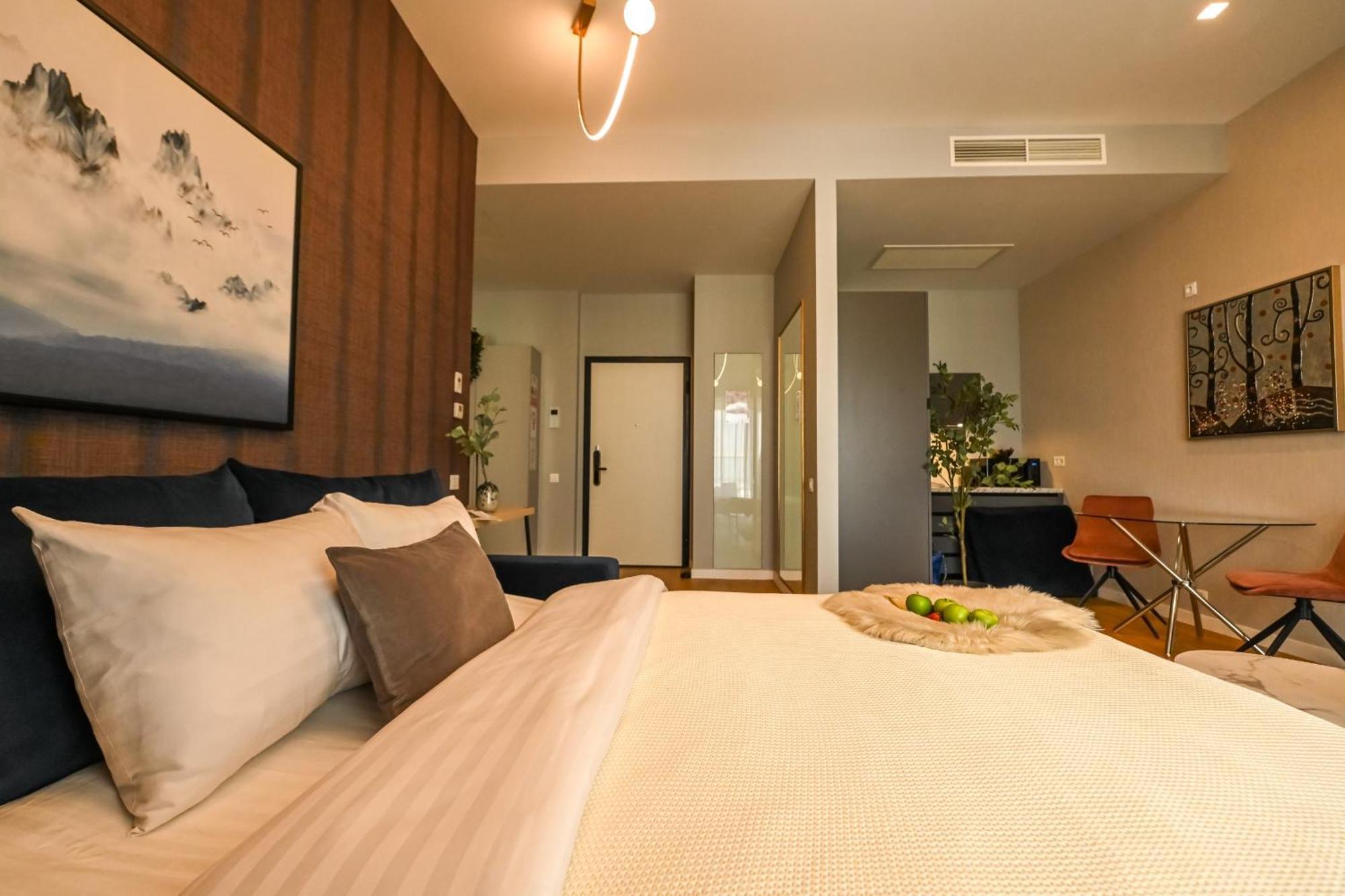 One Verdi Park Exclusive Apartments - Panoramic View & Private Parking 布加勒斯特 客房 照片