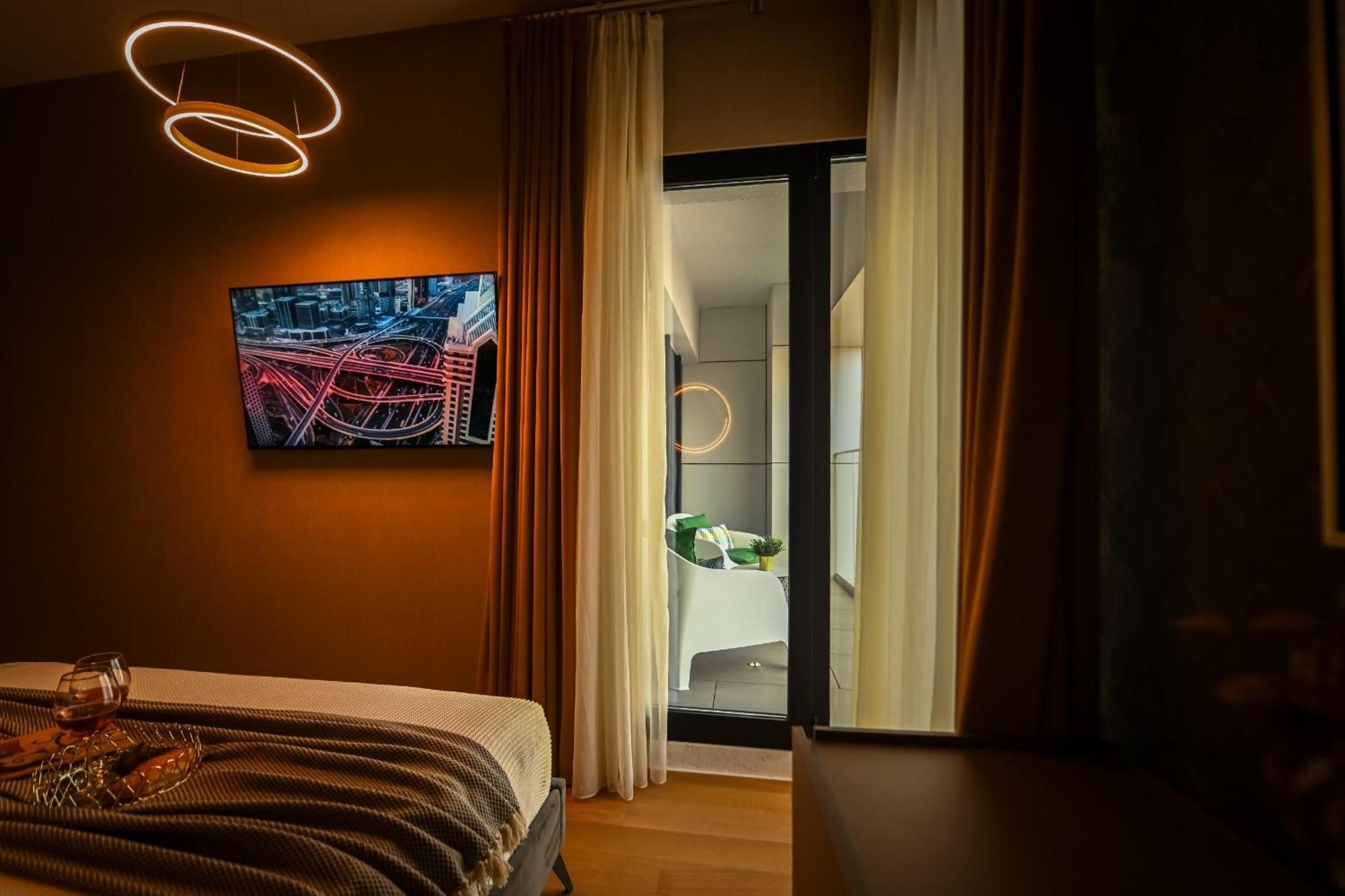 One Verdi Park Exclusive Apartments - Panoramic View & Private Parking 布加勒斯特 客房 照片