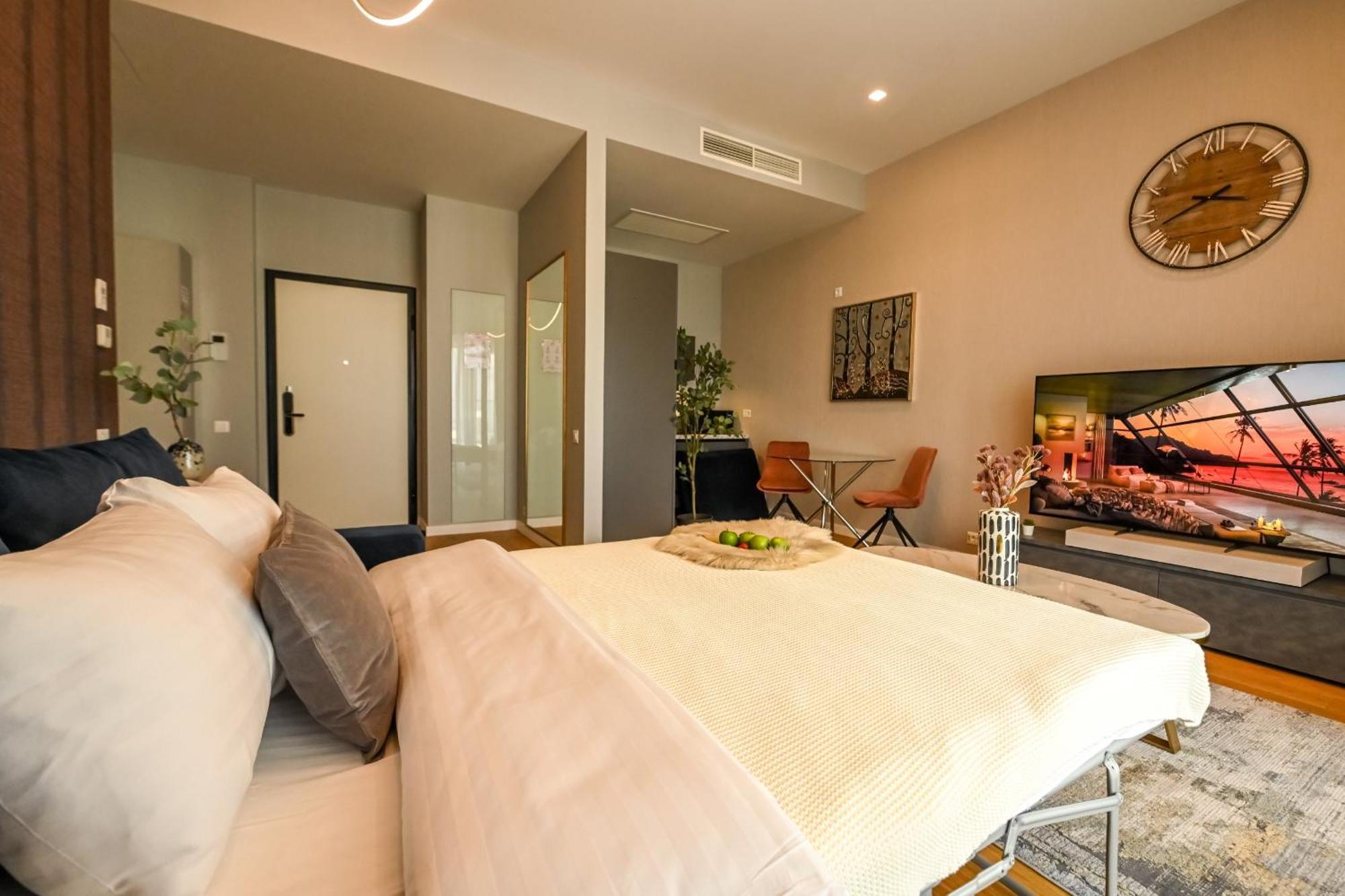 One Verdi Park Exclusive Apartments - Panoramic View & Private Parking 布加勒斯特 客房 照片