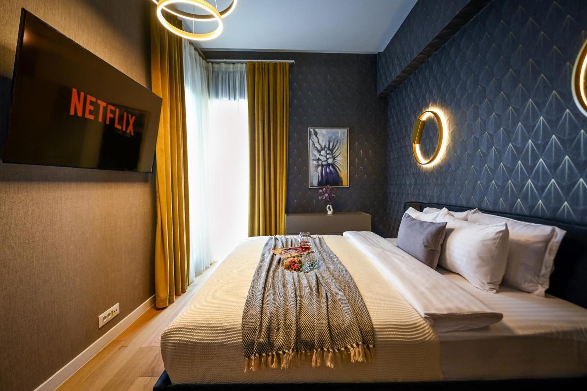 One Verdi Park Exclusive Apartments - Panoramic View & Private Parking 布加勒斯特 客房 照片